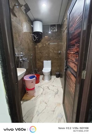 Economy Double Room | Bathroom | Shower, free toiletries, towels, soap - THE AARNA INN (VARANASI)