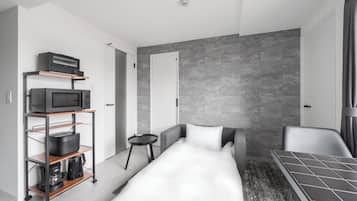 Iron/ironing board, free WiFi, bed sheets