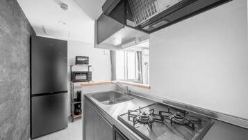 Fridge, microwave, stovetop, cookware/dishes/utensils