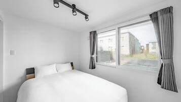 Iron/ironing board, free WiFi, bed sheets