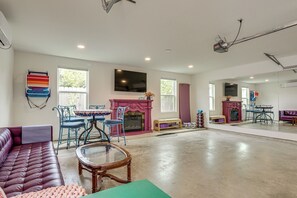 Interior - < 1 Mi to Georgetown Square & SU! Extended Base (Georgetown)