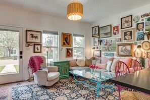 Interior - < 1 Mi to Georgetown Square & SU! Extended Base (Georgetown)