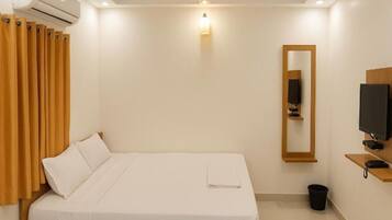 Classic Double Room, Non Smoking | Soundproofing, iron/ironing board, free WiFi