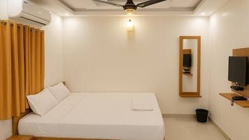 Classic Double Room, Non Smoking | Soundproofing, iron/ironing board, free WiFi