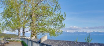 Whale Watch, Fish & Hike Glaciers! Homer Apartment