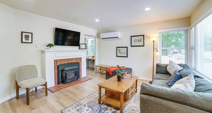 Walk to Main St! Quiet Mendocino County Retreat