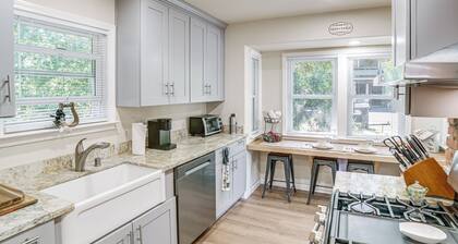 Walk to Main St! Quiet Mendocino County Retreat