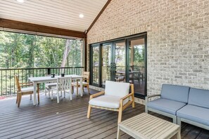 Outdoor dining - Family Home on Private Lake in Prospect Hill (Prospect Hill)