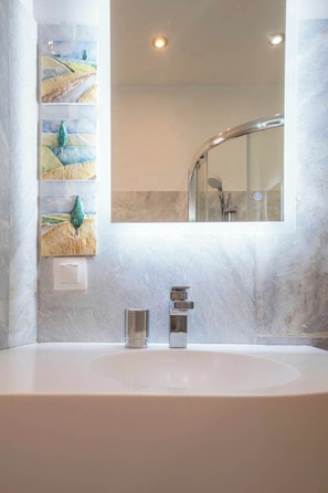 Shower, hair dryer, towels, shampoo - Syntagma Gem 1 Steps from Syntagma Square (Athina)