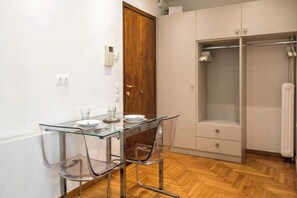Dining - Syntagma Gem 1 Steps from Syntagma Square (Athina)