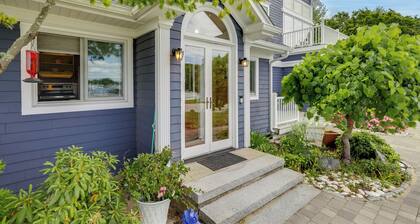 Warwick Apt w/ Waterfront View, Walk to Marina!