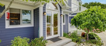 Warwick Apt w/ Waterfront View, Walk to Marina!