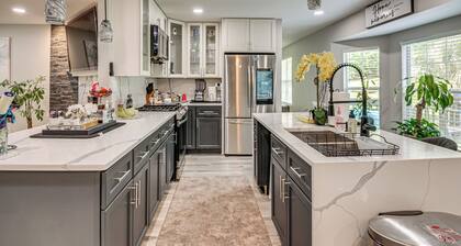 Pool, Hot Tub & Game Room! Stockbridge Oasis