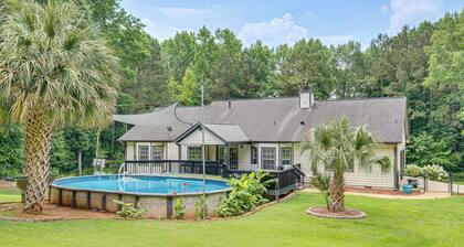 Pool, Hot Tub & Game Room! Stockbridge Oasis