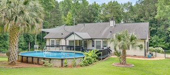 Pool, Hot Tub & Game Room! Stockbridge Oasis