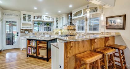 Historic Weatherford Estate w/ Backyard Oasis