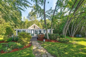 Exterior - Pets Welcome! Lakefront Retreat w/ Dock in Newport (Newport)