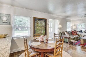 Dining - Walk to OU! Centrally Located Game-Day Getaway (Norman)