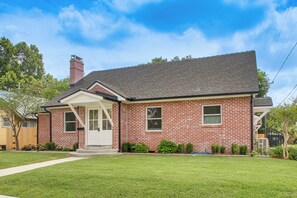 Exterior - Walk to OU! Centrally Located Game-Day Getaway (Norman)