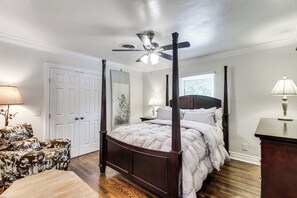 Room - Walk to OU! Centrally Located Game-Day Getaway (Norman)