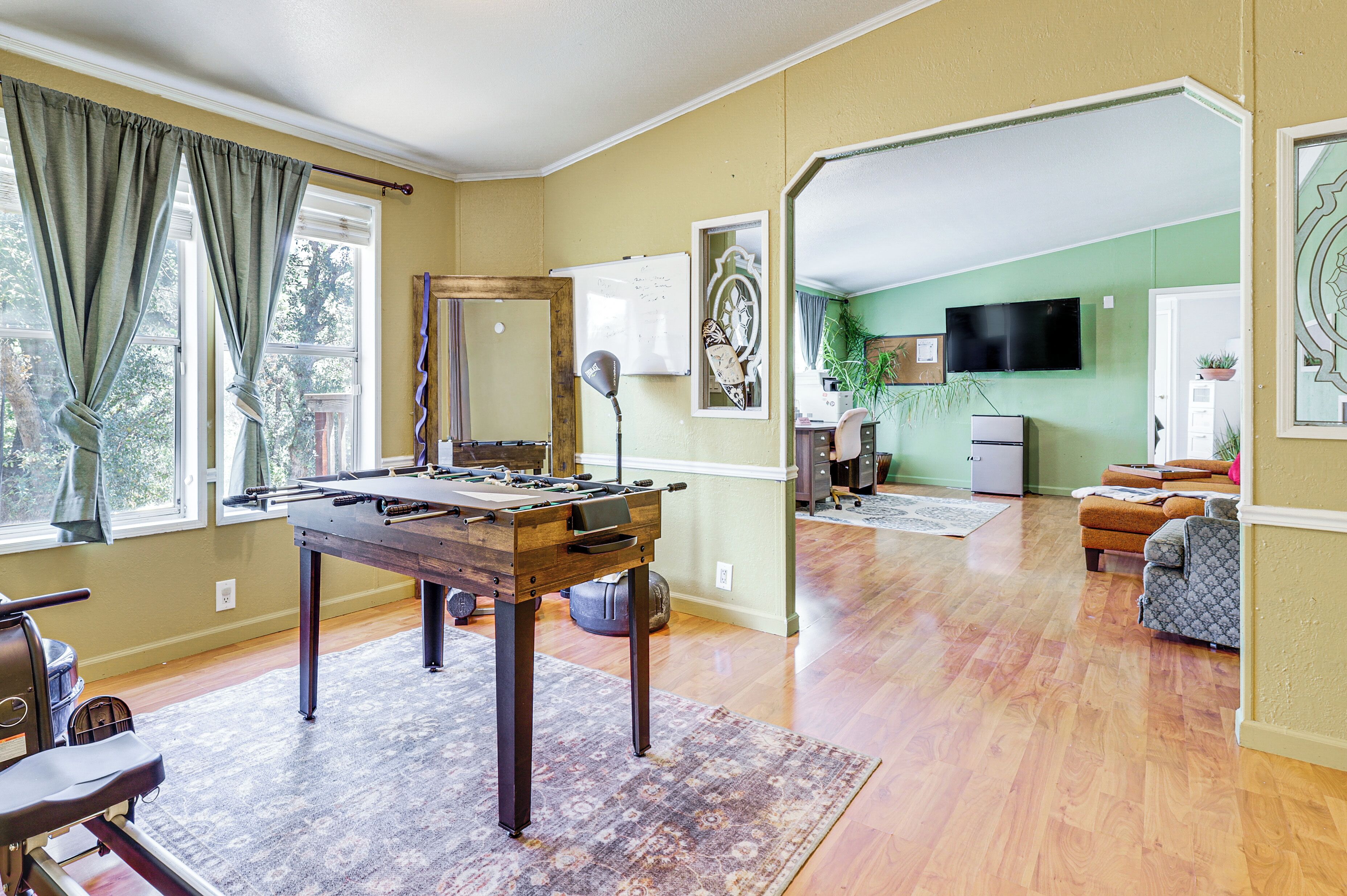 Fun W/ Family! Clearlake Getaway W/ Private Yard - Clearlake, CA