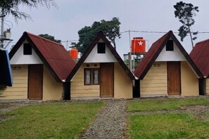 Cabin | Exterior - Cozzy Villa Sabda Desa Cabin (Pangalengan)