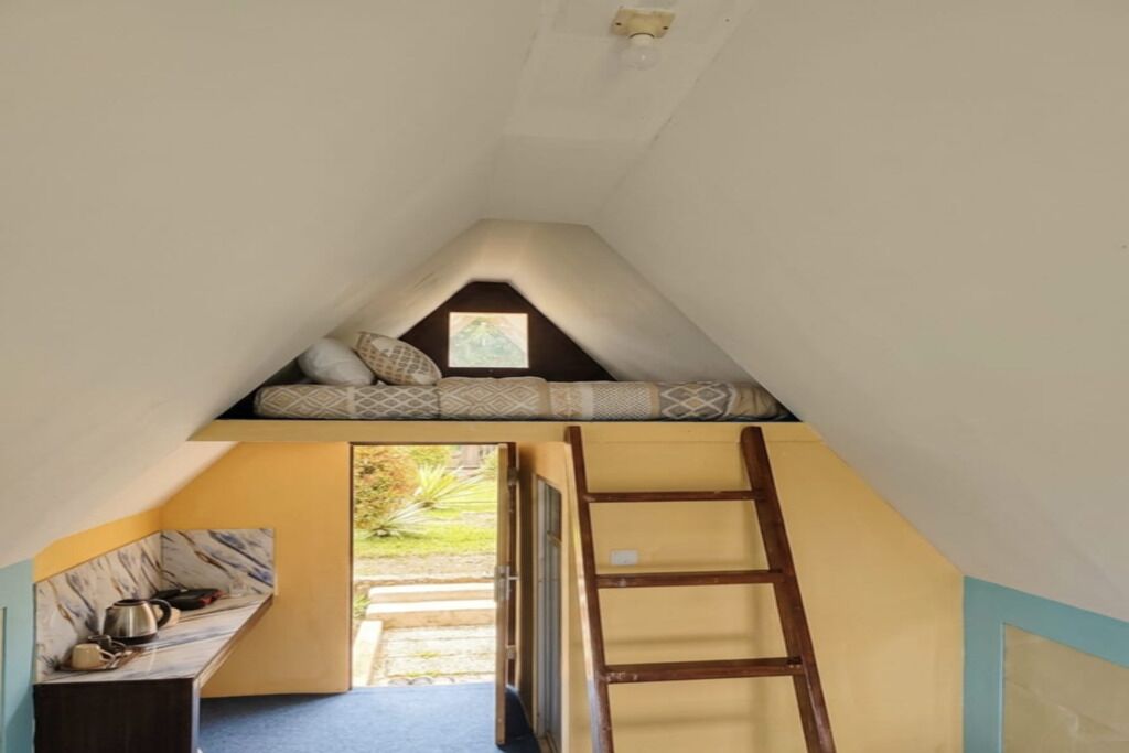 Cabin | Bahagian dalam