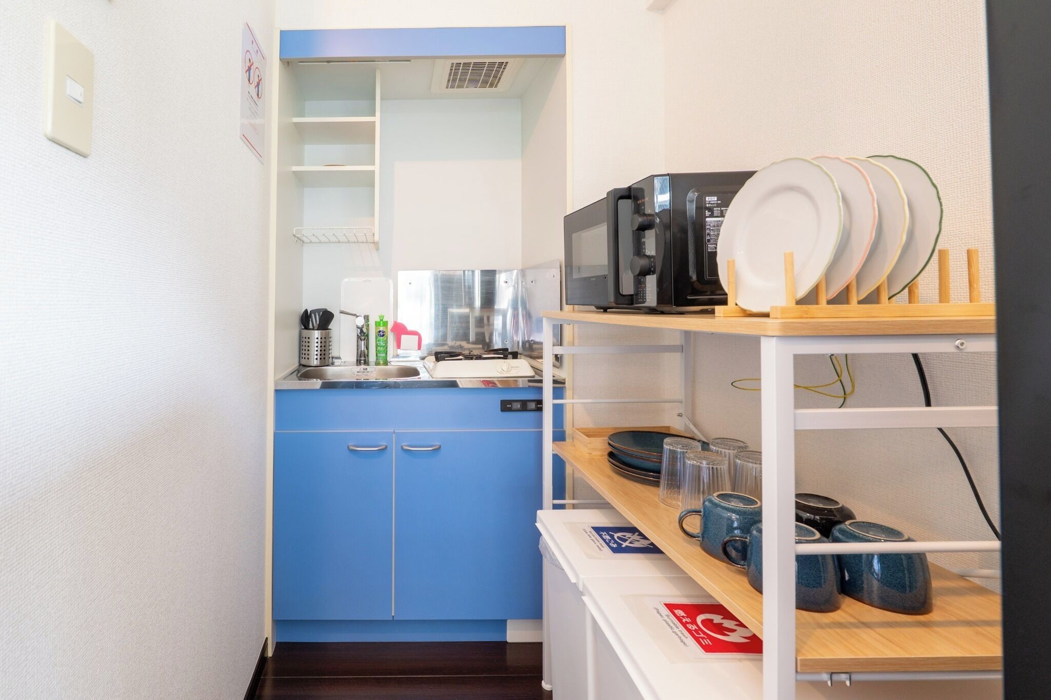 Fridge, microwave, stovetop, cookware/dishes/utensils