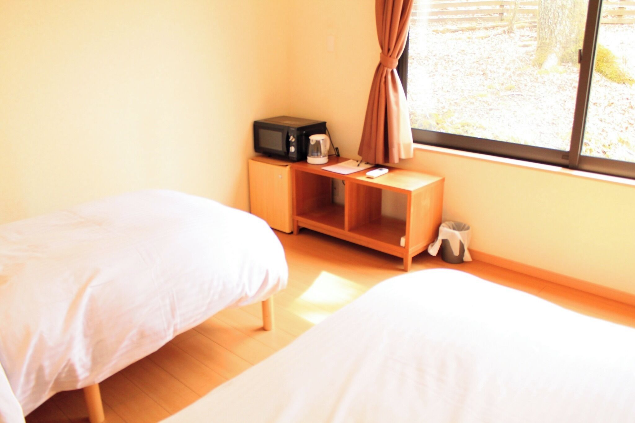Desk, free WiFi, bed sheets