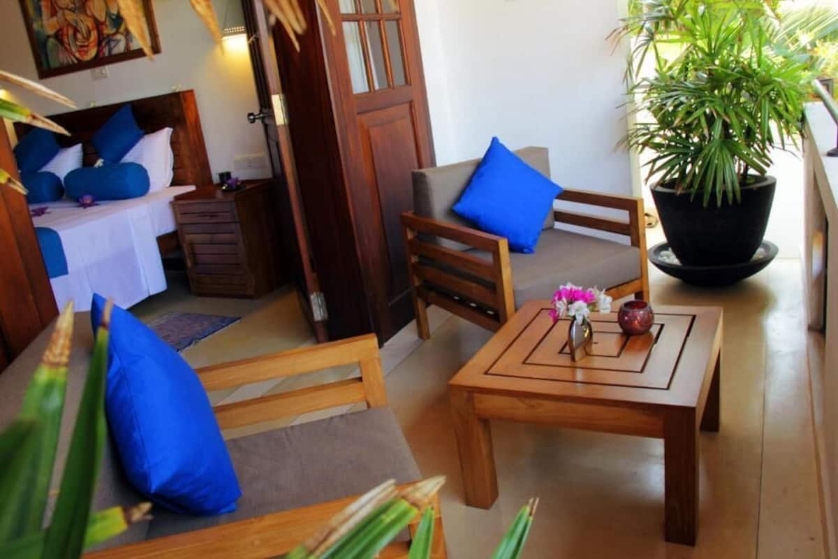 In-room safe, WiFi (free)