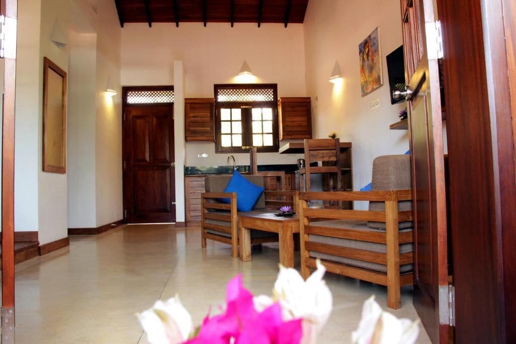 Deluxe-Apartment, Balkon, Blick auf den Innenhof | Wohnbereich