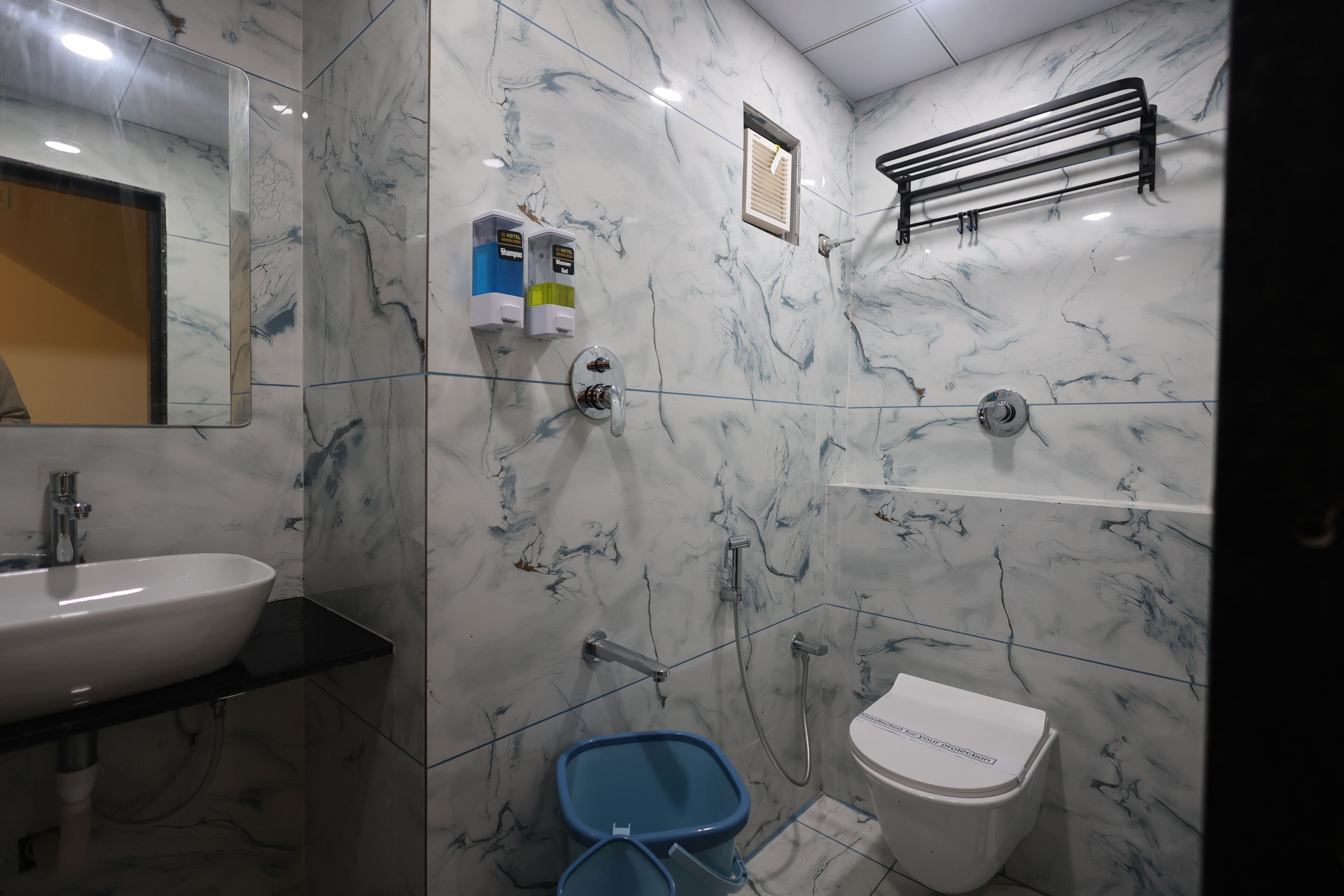 Standard Room | Bathroom | Shower, free toiletries, hair dryer, slippers