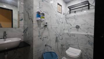 Standard Room | Bathroom | Shower, free toiletries, hair dryer, slippers