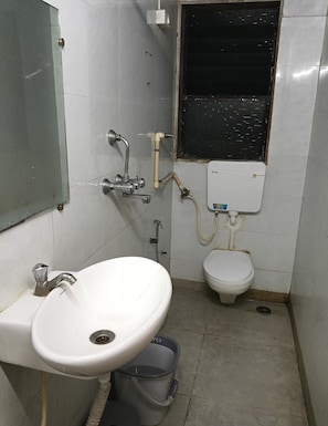 Economy Double Room, City View | Bathroom | Combined shower/tub, towels, soap, shampoo - Hotel Royal Inn Ulhasnagar (Ulhasnagar)