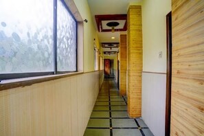 Habitación doble económica, vista a la ciudad | Interior