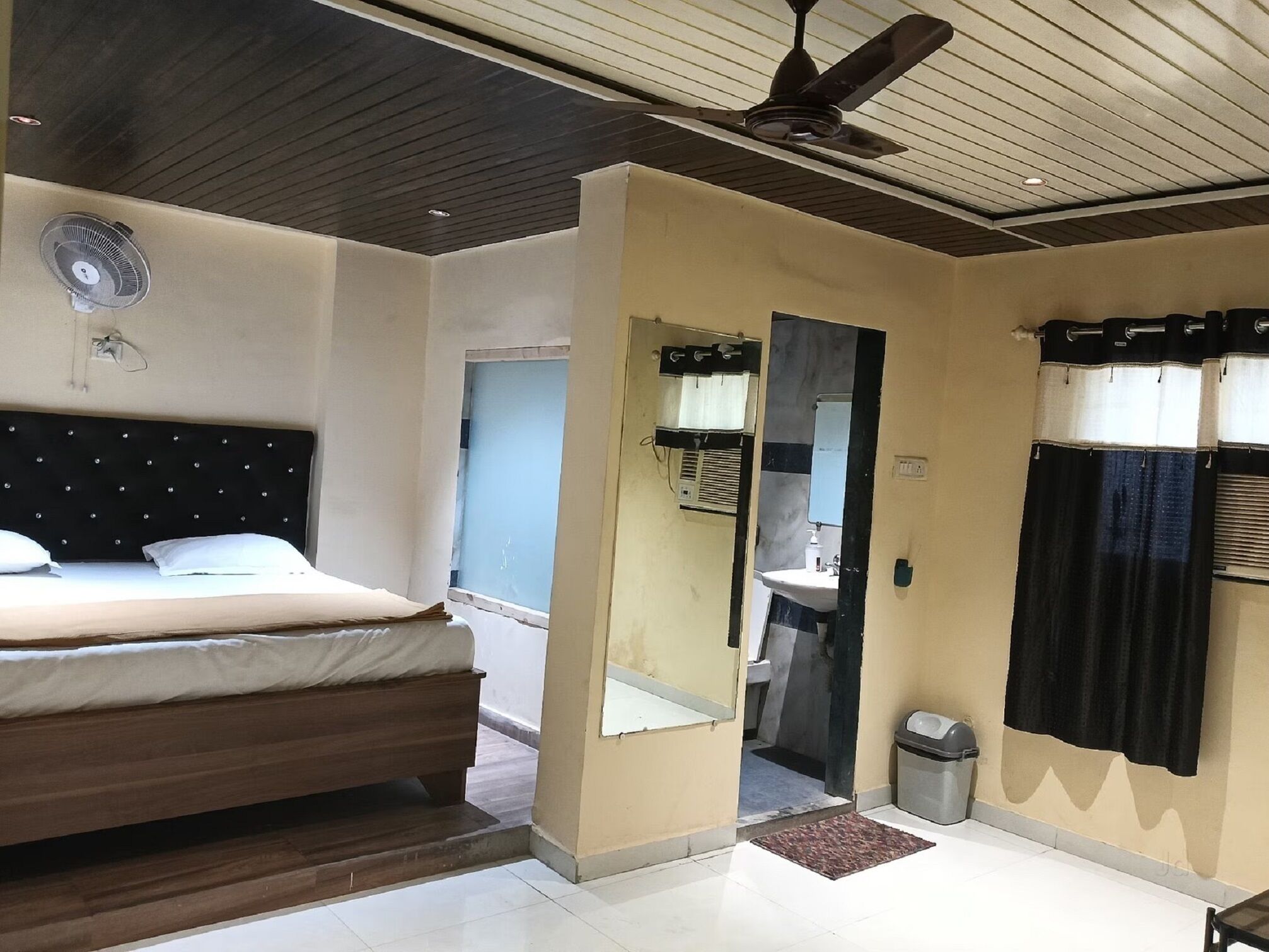 Economy Double Room, City View | Desk, laptop workspace, free WiFi