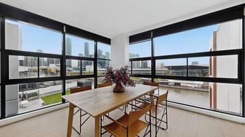 Two Bedroom Two Bathroom Riverfront Water Views | Dining