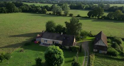 Bed and Breakfast 'La Rivetière - Chambre Les Mésanges' with Shared Terrace, Shared Garden and Wi-Fi
