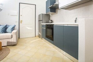 Private kitchen - TORO I (Apartment for 4 Guests - 30' from Porto Cervo) (Santa Teresa Gallura)