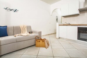 Living area - TORO I (Apartment for 4 Guests - 30' from Porto Cervo) (Santa Teresa Gallura)