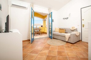 Living area - Leone Flat VI (30' from Porto Cervo) + Private Terrace (Santa Teresa Gallura)