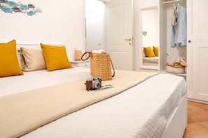 Room - Leone III Apartment with Private Garden (Santa Teresa Gallura)