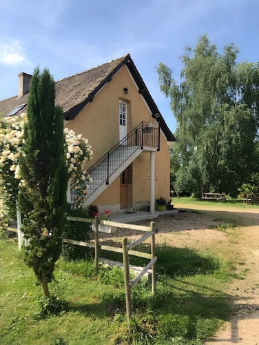 Bed and Breakfast 'La Rivetière - Chambre Les Rouges' with Shared Terrace, Shared Garden and Wi-Fi