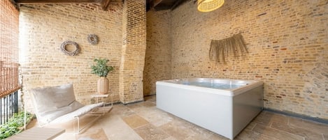 Tina de hidromasaje interior