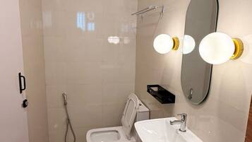 Deluxe Room | Bathroom