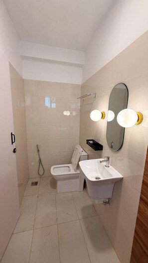 Deluxe Room | Bathroom - LE HAPPY RESIDENCY (Chennai)
