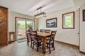 Casa de ciudad, varias camas, vista a la montaña (Vail Casolar) | Restaurantes