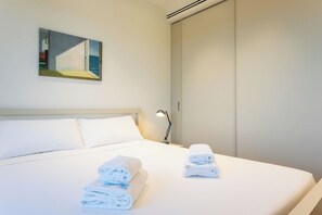 Iron/ironing board, travel cot, free WiFi - Apartment in Milan with 2 bedrooms sleeps 4 (Milan)