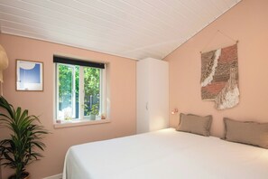 4 bedrooms, free WiFi - Retro home with three terraces near the beach (Glesborg)