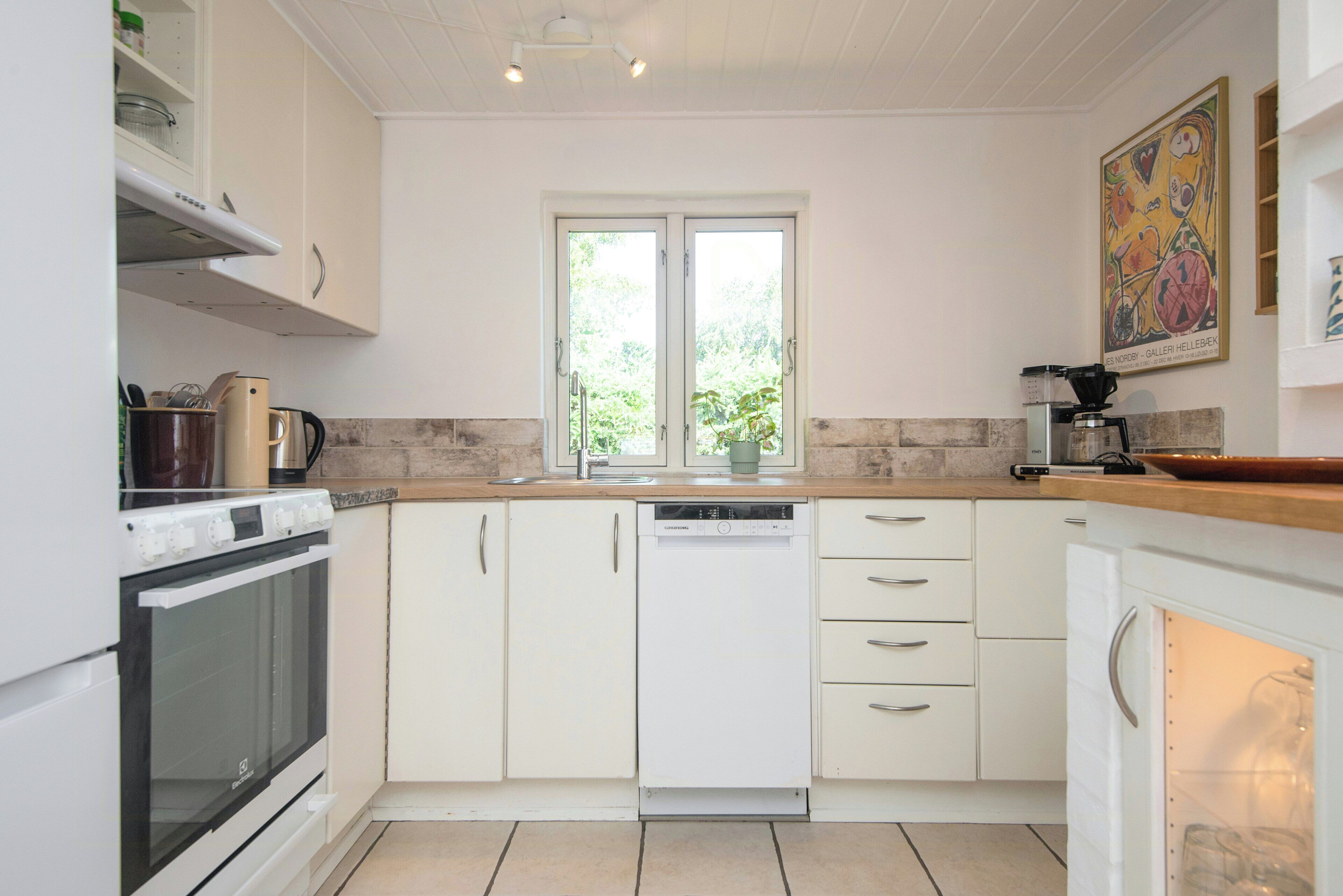 Coffee/tea maker, microwave, oven, dishwasher